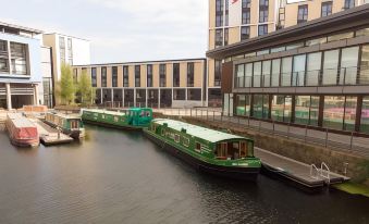 The Four Sisters Boatel - Houseboat