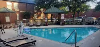 Clarion Pointe Addison Dallas North