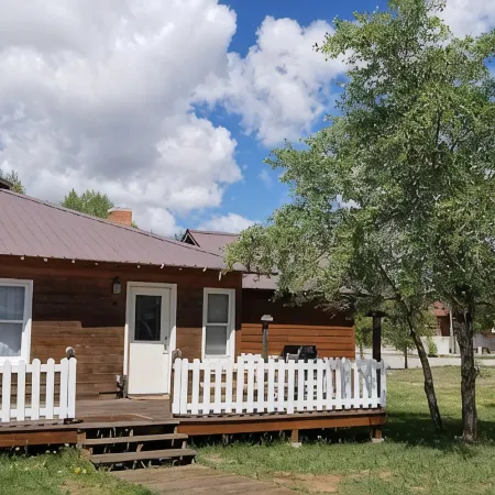 Charming Home in the Heart of Downtown Pinedale Отели в г. Пайндейл