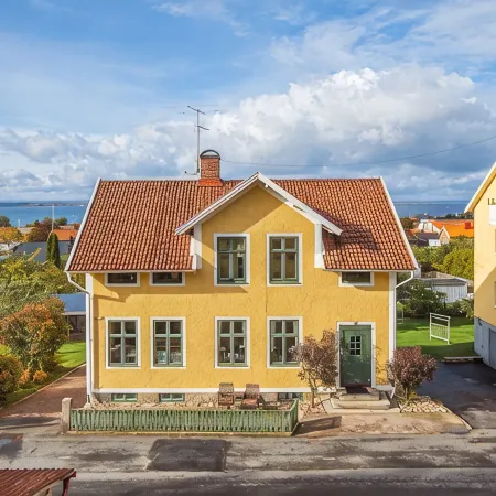 Character 2 bedroom ground floor unit in the heart of Gränna