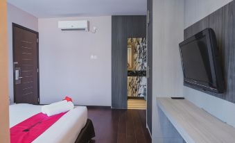 RedDoorz Plus Near Pantai Coastarina 2