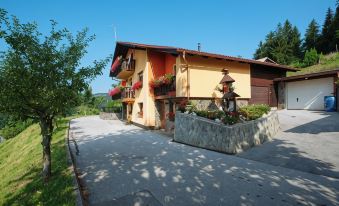 Apartment Jorsi with Mountain View - Housity