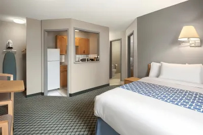 Travelodge by Wyndham Edmonton Airport Hotels in 