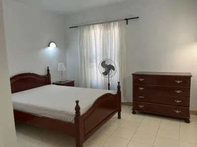 Stylish spacious apartment, fully equipped - walking distance to beach Hotels in 