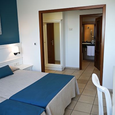 2 Double Bed Suite (2 Adult + 1 Child)