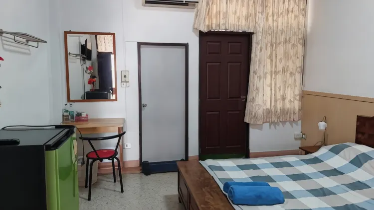ห้องขนาดเล็ก เตียงใหญ่