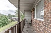Quiet Fort Knox Townhome  Bourbon Trail Stay Near Louisville Airport