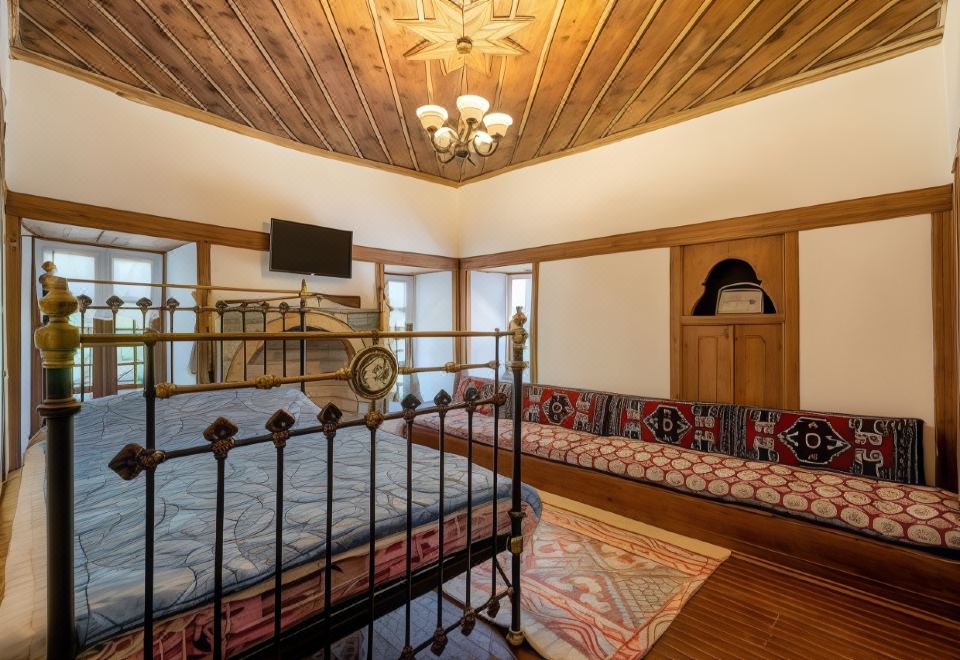Yoruk Ali Konagi ve Yayla Evleri