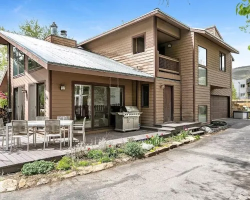 Pet-friendly 5 bed/4 bath home, just minutes to Beaver Creek, Avon, and Vail Hotele w: Eagle-Vail