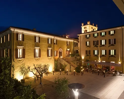 Hotel Alla Torre Hoteles en Garda