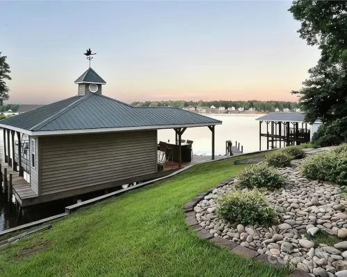 4-BR Lakefront Home with Amazing Views 斯坦利縣住宿飯店