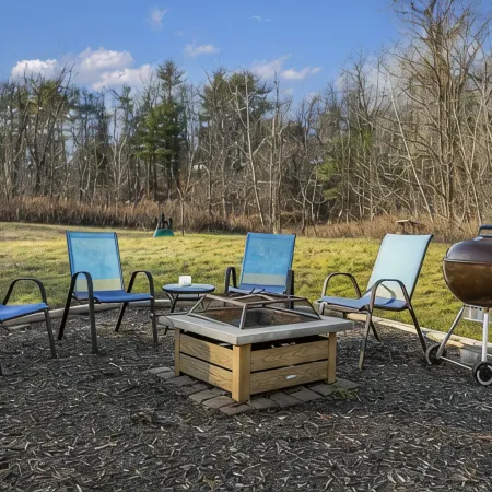 Cozy Catskill Cabin w/ 10-minute Walk to Downtown Catskill Отели в г. Катскилл