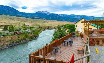 Riverside Cottage - Housity