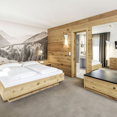 Deluxe Double Room with Balcony Mountain View