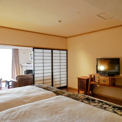 洋風ルーム（大鷹タイプ） 扉温泉明神館 クーポン