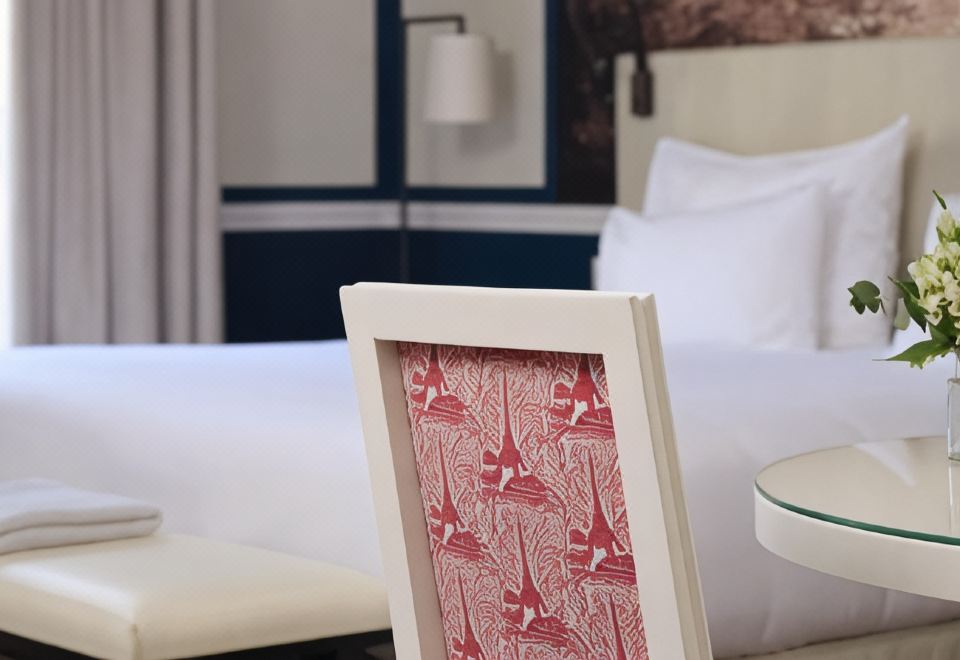 Fraser Suites le Claridge Champs-ElyséesDeluxe King Suite