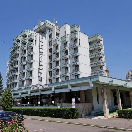 Hotel Sarmis Отели в г. Дева