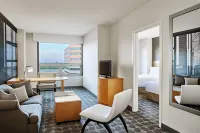 Renaissance Chicago O'Hare Suites Hotel
