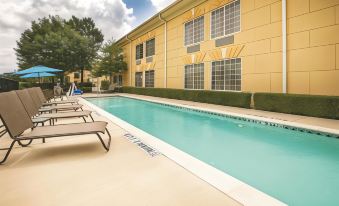 La Quinta Inn & Suites by Wyndham Dallas - Las Colinas