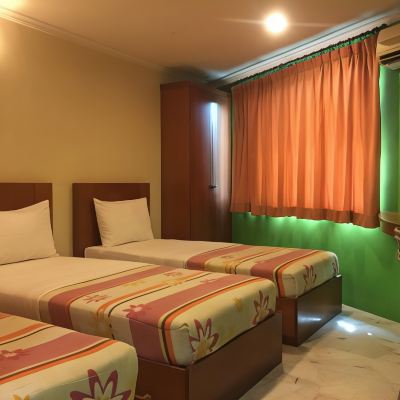 Bilik Berempat Keluarga Kupon City Star Hotel Kulai