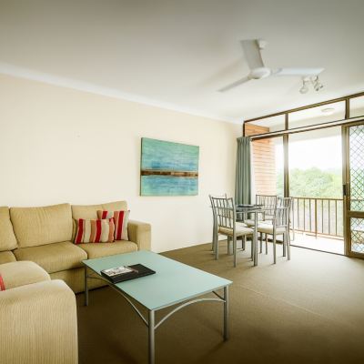 Two Bedroom Apartment (One Queen & Two Single Beds) - One to two night stay
