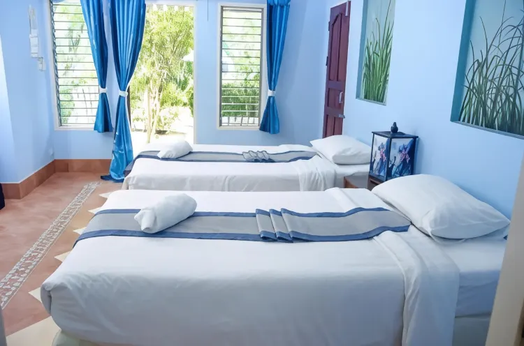 ห้องครอบครัวริมสระว่ายน้ำ