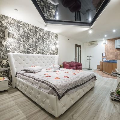 Suite with Jacuzzi Alex Hotel on Budapeshtskaya Promo Code