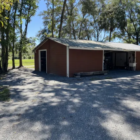 Farm house - 4 acres - Open Beaches close by - 6 beds 3 bedrooms