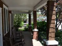 The Cabin on Main. Fully furnished home on Main St in downtown Jasper. Hotele w: Jasper