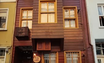 Blue Eye Suites - Housity