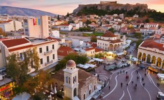 Autonomous House in the Heart of Plaka