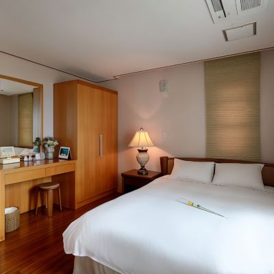 Two-Bedroom Suite with Ocean View
