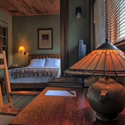 Basic One-Bedroom Suite Roycroft Inn Promo Code