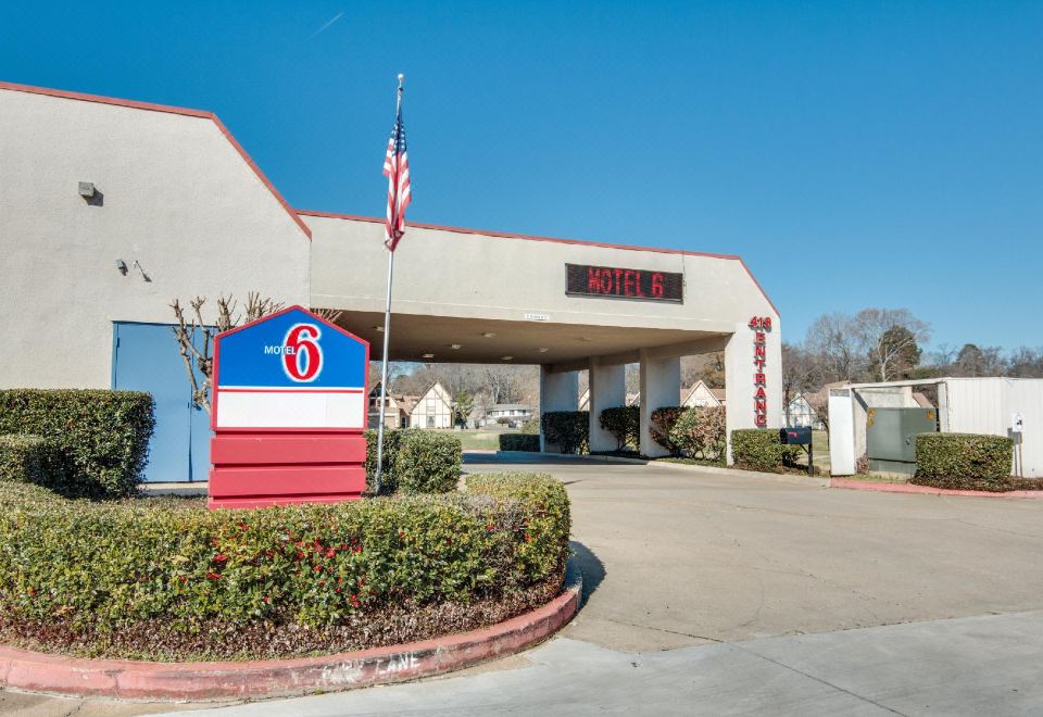 Motel 6-Longview, TX - North - Housity