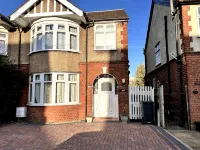 Close to town centre, university & Airport, Room 3 Hoteles en 