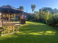 Global Village Travellers Lodge Hotele w: 