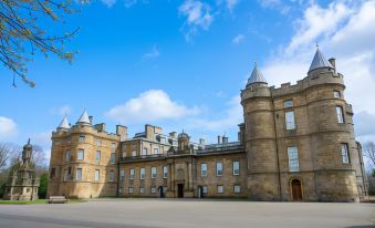 Cheval Abbey Strand Apartments, at Holyrood