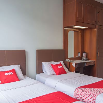 Bilik Kembar Mewah Kupon OYO 89577 Kristal Hotel