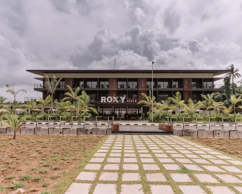 Roxy Sematan Villa & Townhouse Hotéis em Lundu