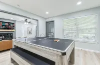 Stylish main-level home in historic downtown Brenham—walking distance to shops!
