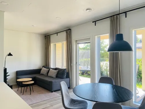 Modern 3BR House with Sauna & Parking
