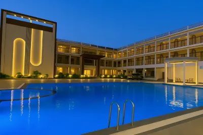 Nirvana Grand Hotel & Resort Hôtels à : 
