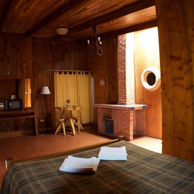 Romantic Cabin, 1 Queen Bed, Fireplace, Garden View