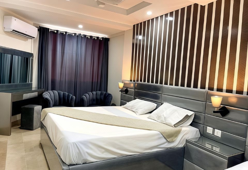 Hotel H6 Deluxe Double Room