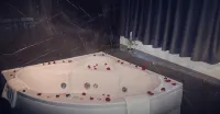 ليفل لاكشري سويتس