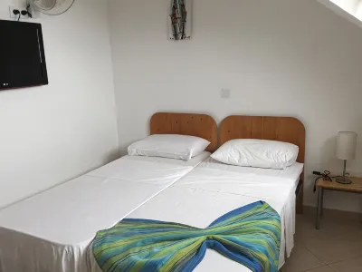 3 Bedroom Penthouse Apartment With Shared Pool And Panoramic Sea/Beach views  호텔