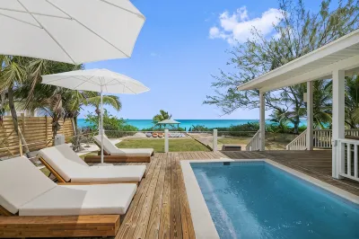 Seahaus • Newly Renovated Luxury Beachfront Home • Hôtels à : 