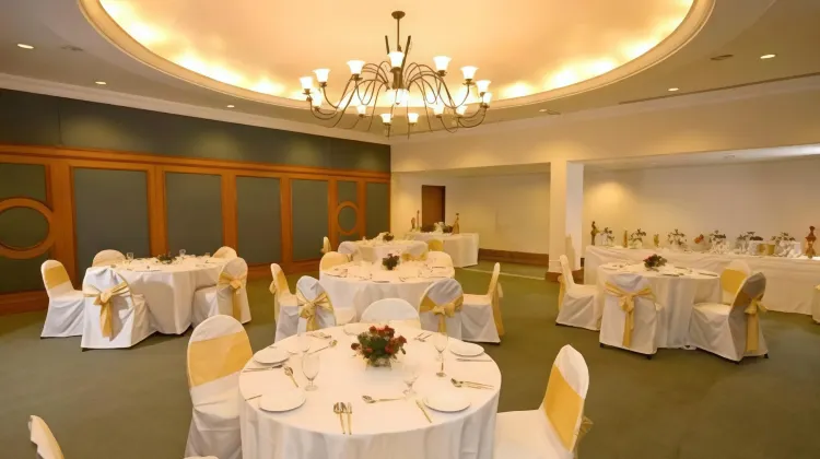 Hotel Express Residency-Jamnagar Dining/Restaurant