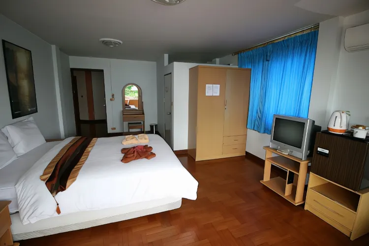 ห้องเตียงใหญ่ พร้อมวิวทะเล