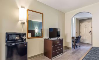 Econo Lodge Inn & Suites I-65